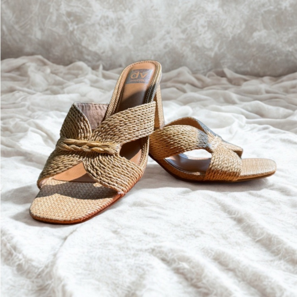 NEW: DV by Dolce Vita Tan Woven Mules: Size 9